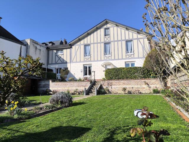 BELLE MAISON FAMILIALE AVEC CHARME