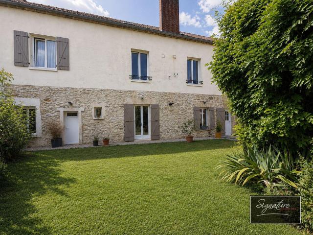 Belle Maison Familiale avec jardin et parkings