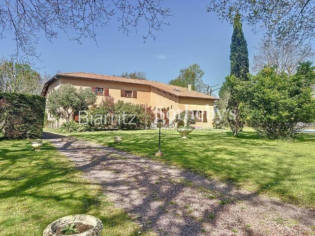 Belle maison familiale avec parc arboré et piscine 290m² Mimizan