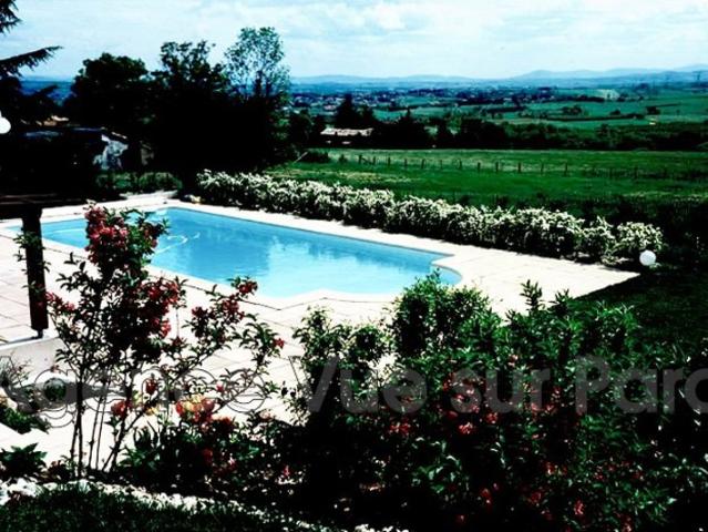 Belle maison familiale avec piscine et vue dégagée