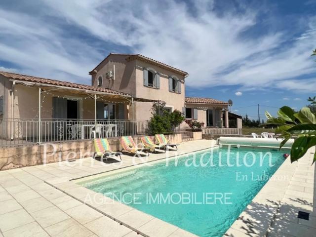 Belle maison familiale avec piscine et grand terrain à Simiane la Rotonde, au coeur de la Provence
