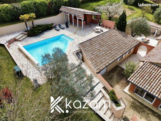 Belle maison familiale avec piscine, jardin et dépendances