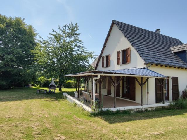 Belle maison familiale avec terrain attenant dans Nord Cantal