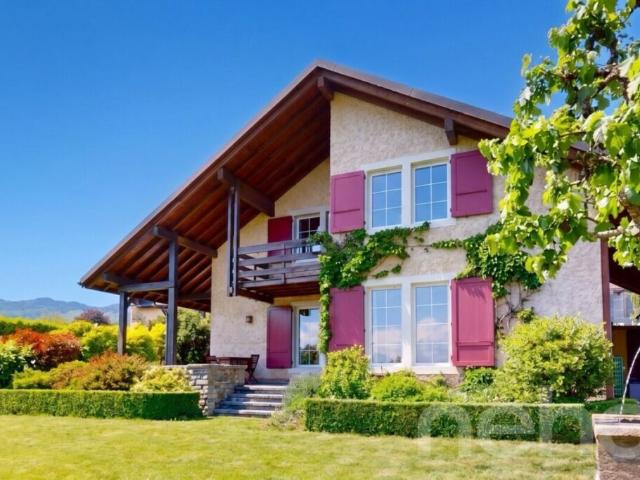 Belle maison familiale avec vue dégagée sur le lac et les Aples