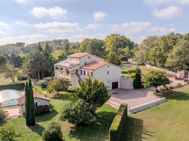 Belle maison familiale à la campagne avec piscine et grand jardin