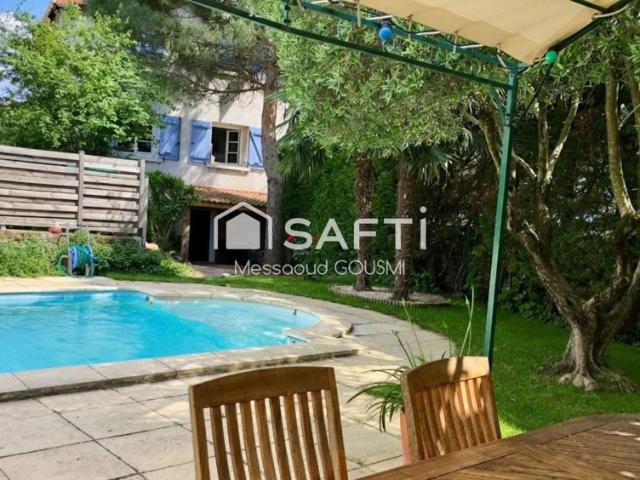 Belle maison familiale de charme 145 m² avec piscine