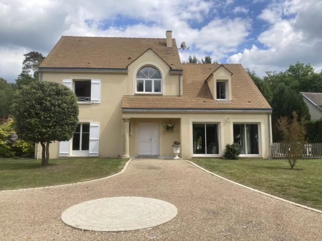 Belle maison familiale de 245 m² à 10min de Rambouillet