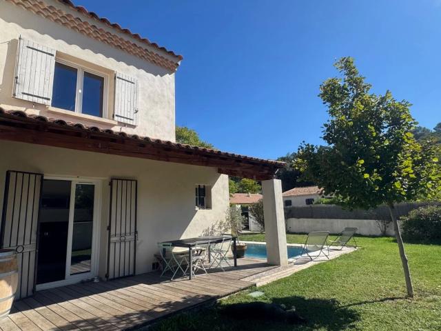Belle maison familiale de 5 chambres avec piscine – à deux p. 168m² Jouques