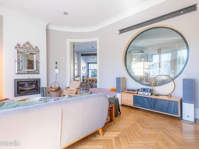 Belle maison familiale entièrement rénovée à Bordeaux Saint Genès 6 chambres belle réceptions jardin de 185 m2 proche Barrière et tramway B
