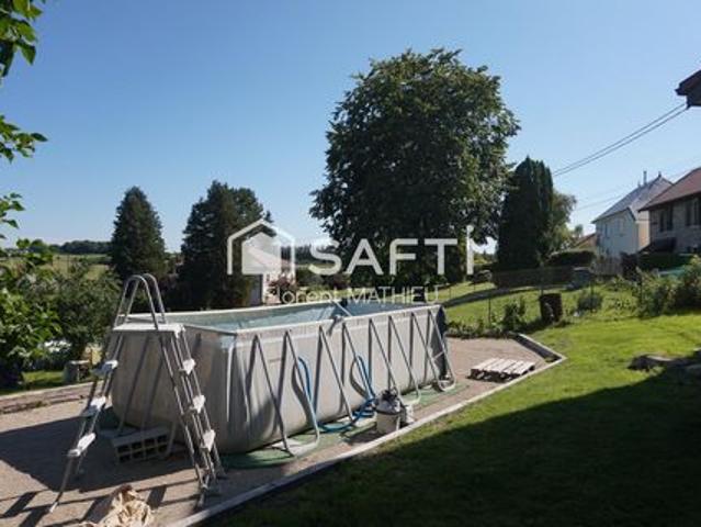 Belle maison familiale implantée sur un terrain de 500m² avec piscine