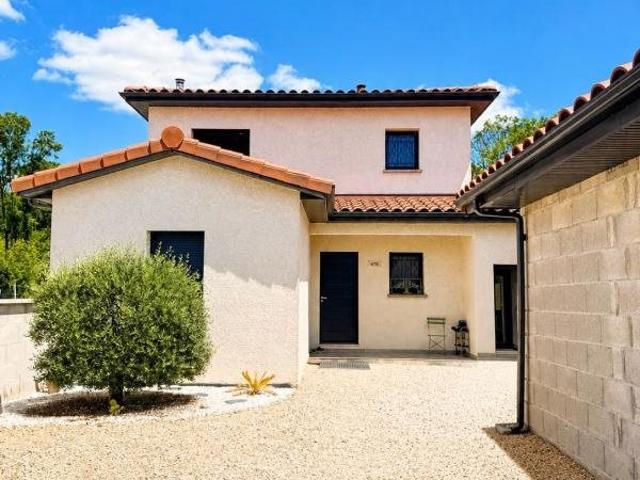 Belle maison familiale T6 de 119 m2 avec jardin de 980 m2 à. 119m² La Verpillière