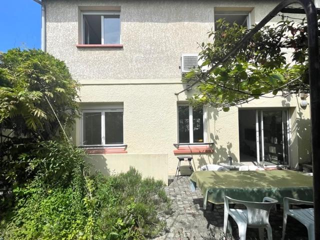 Belle maison familiale très spacieuse et lumineuse 5/6 pièces à vendre 121 m² avec un grand Jardin AULNAY SOUS BOIS à 12 minutes de Paris