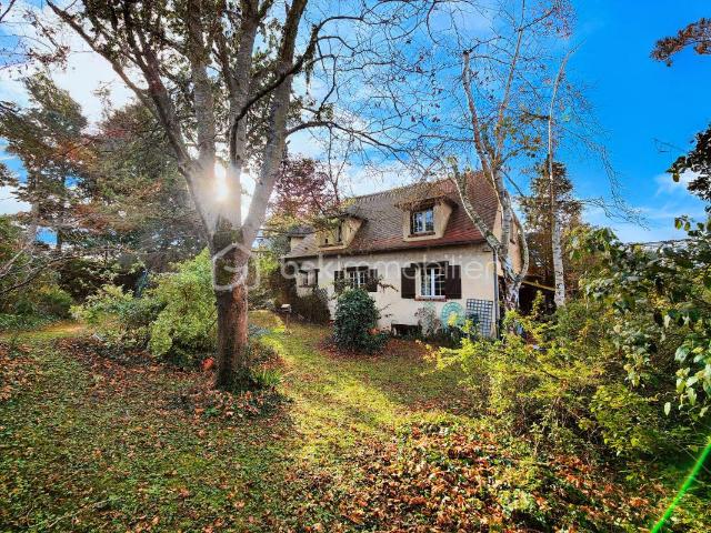 Belle maison familiale 5 ch dans un écrin boisé avec vue dégagée