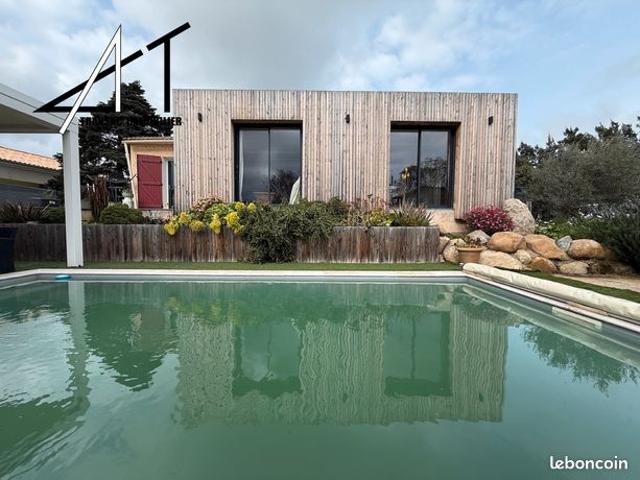 Belle maison individuelle avec piscine, studio apoortant un excellent potentiel locatif sur terrain clos de 2187m2