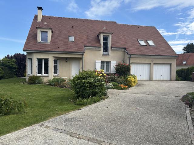 Belle maison individuelle de 167 m2 avec double garage à pro