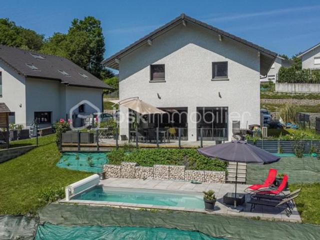 Belle maison individuelle récente avec piscine et sous sol complet