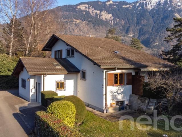 Belle maison individuelle sur vaste parcelle arborée au calme à Bex