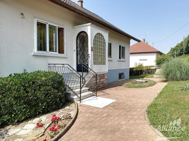 BELLE MAISON INDIVIDUELLE SUR SOUS SOL 5 CHAMBRES, TROIS GARAGES, CADRE VERDOYANT