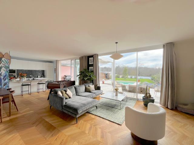 Belle maison lumineuse et beaux volumes. Secteur recherché