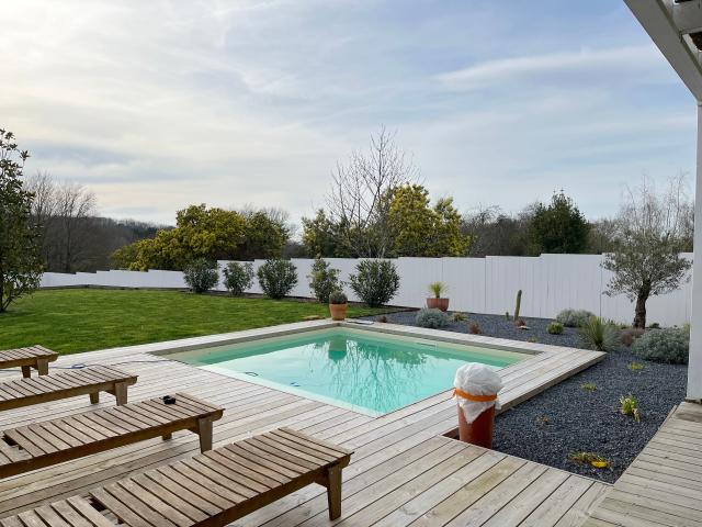Belle maison lumineuse et beaux volumes. Secteur recherché
