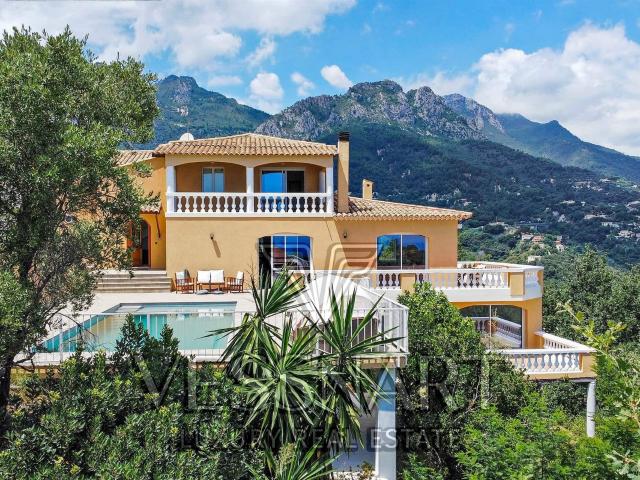 Belle maison moderne avec vue panoramique sur la mer 305m² Roquebrune Cap Martin