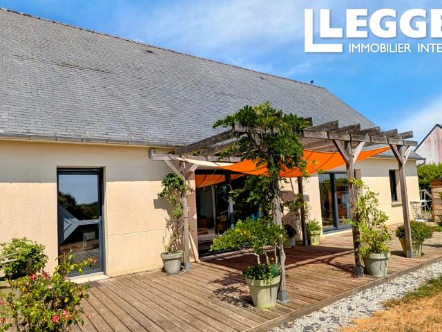 Belle maison moderne de plain pied avec 4 chambres sur un terrain de 1800 m²