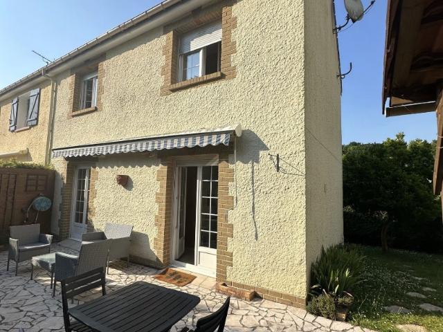 Belle maison mitoyenne au calme