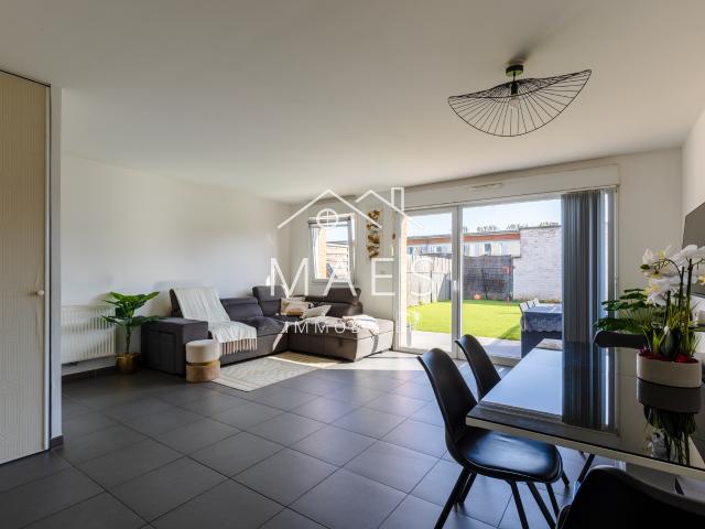 Belle maison semi individuelle jardin garage
