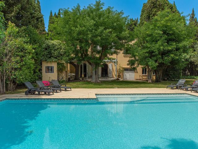 Belle Maison Sur Parc Au Centre De Montpellier 240m² Montpellier