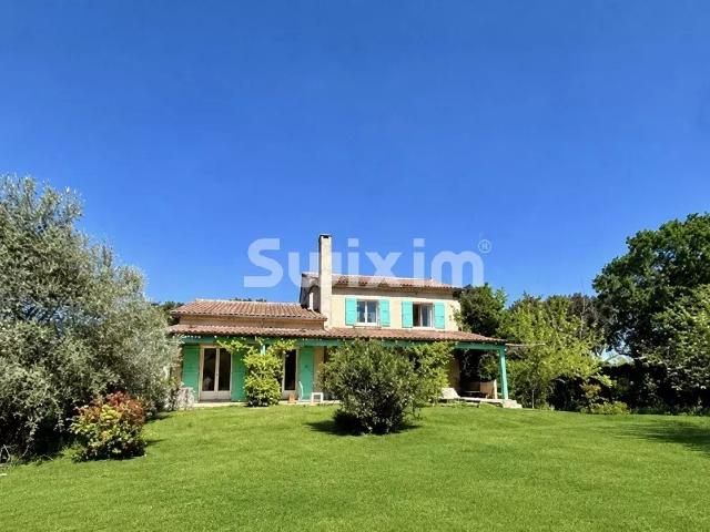 Belle maison sur un grand jardin avec piscine 165m² Richerenches