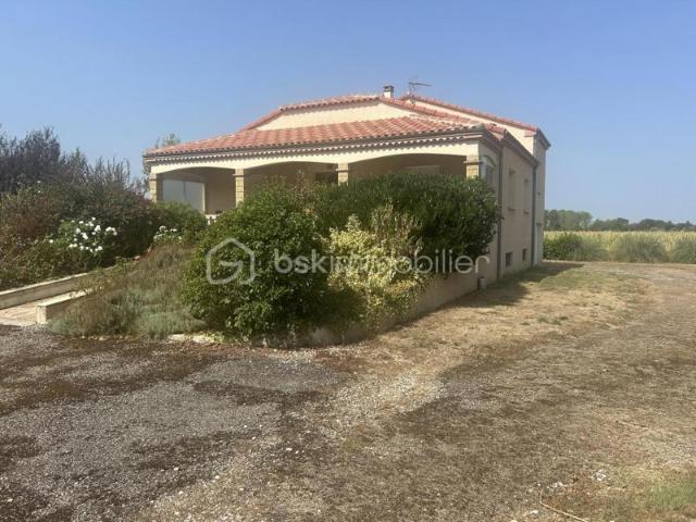 BELLE MAISON PLAIN PIED sur sous sol semi enterré GARAGE DOUBLE TERRAIN
