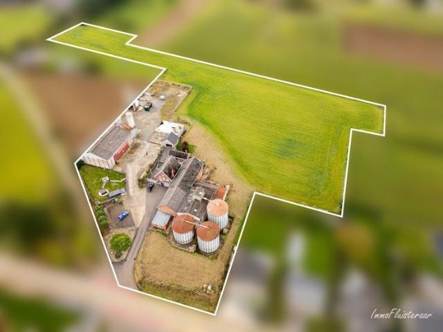 Belle maison rénovée avec plusieurs dépendances sur environ