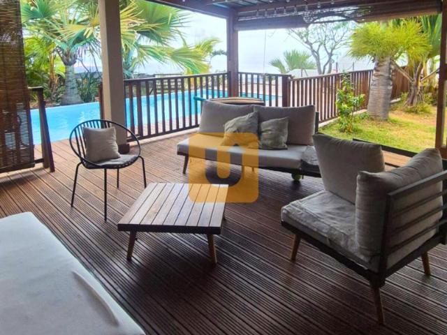 BELLE MAISON T4 MEUBLEE AVEC PISCINE A BDN ST PAUL