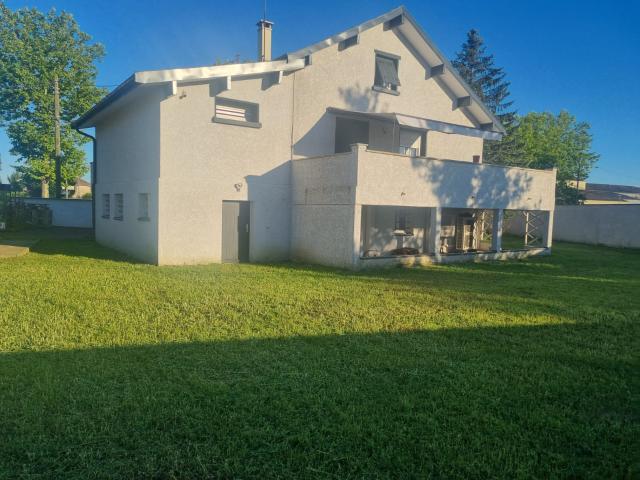 Belle maison traditionnelle rénovations récentes