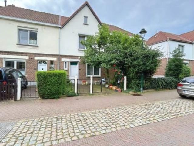 BELLE MAISON UNIFAMILIALE 3 CHAMBRES + JARDIN + PARKING A VE