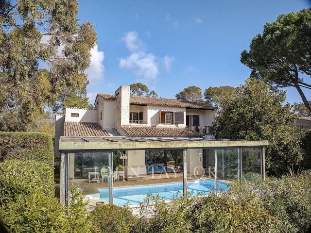 Belle opportunité: villa provençale dans domaine recherché