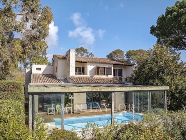 Belle opportunité: villa provençale dans domaine recherché