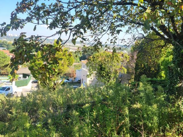 BELLE PARCELLE CONSTRUCTIBLE IRIGNY