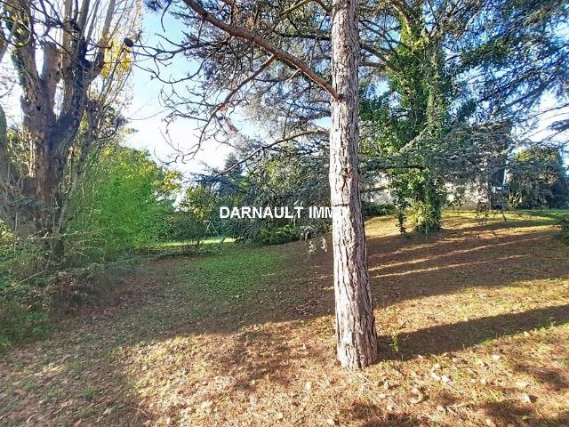Belle parcelle de terrain de 720 m² au calme à 900m du centre vi
