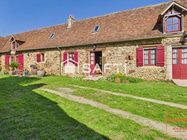 Belle Périgourdine aux pieds du château