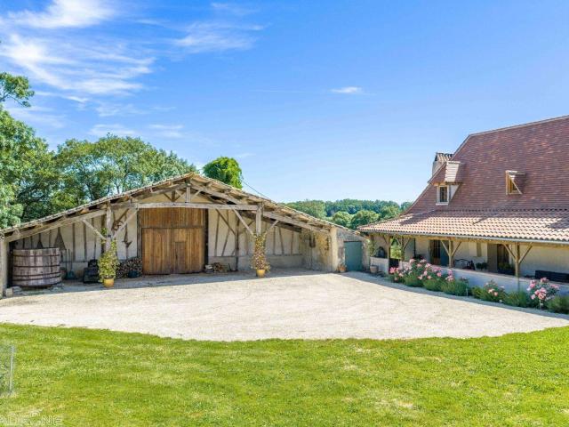 Belle Périgourdine et grange avec piscine 162m² Lauzun