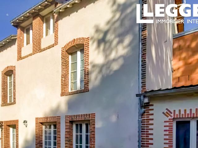 Belle propriété 13 pièces 281m² terrain 777m² avec 2 maisons & dépendances de 190m².A Cellettes 12Mn BLOIS