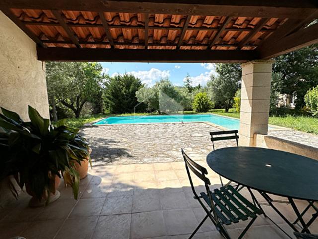 Belle Propriété 7 pièces Rognes 185m2 sur 11 000m² de terrain