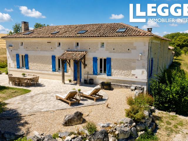Belle propriété charentaise de caractère avec dépendances. 4 chambres DPE excellent
