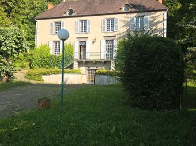 Belle propriété ancienne familiale à rénover vue dégagée grand terrain clos