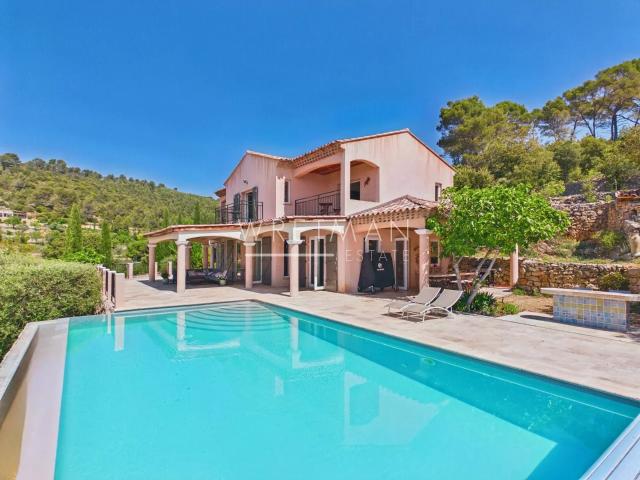 Belle propriété avec vue imprenable – Cotignac 210m² Cotignac
