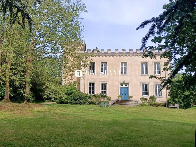 Belle propriété avec château et maison d'amis 540m² Confolens