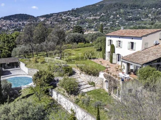 Belle propriété avec jardin, piscine et vue panoramique Grasse