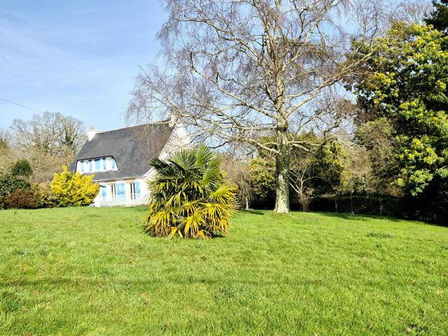Belle Propriété dans le Morbihan 6 pièces 162 m2 Terrain 17 500 m2 5 min de Cléguer 16 km de Lorient 25 km des plages