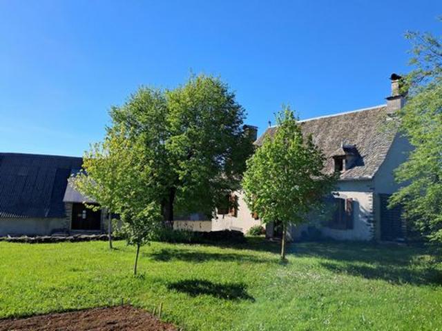 Propriété de charme avec grange sur 3 hectares entièrement restaurée